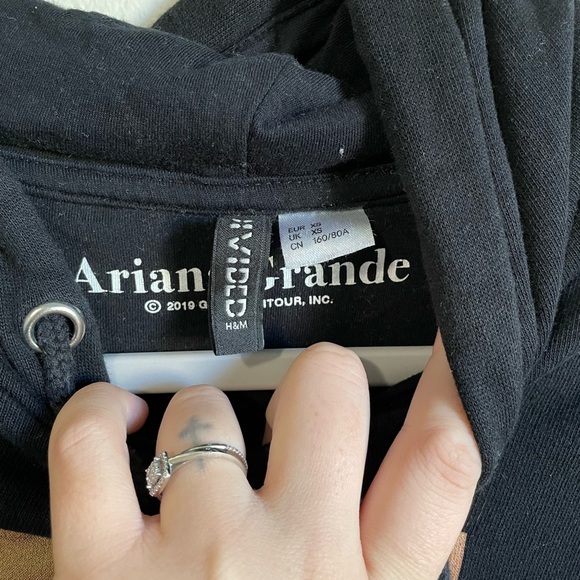 Ariana Grande Sweatshirt - Picture 2 of 3